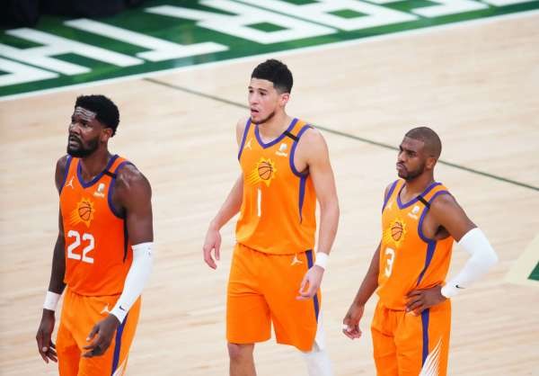 新的王者！美媒盘点NBA新赛季最强三巨头排行榜：湖人被看衰