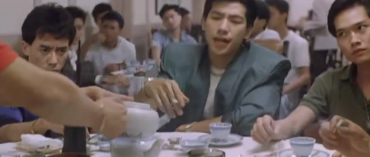 在这部1988年的老电影中，袁洁莹演女学生，林正英演警察