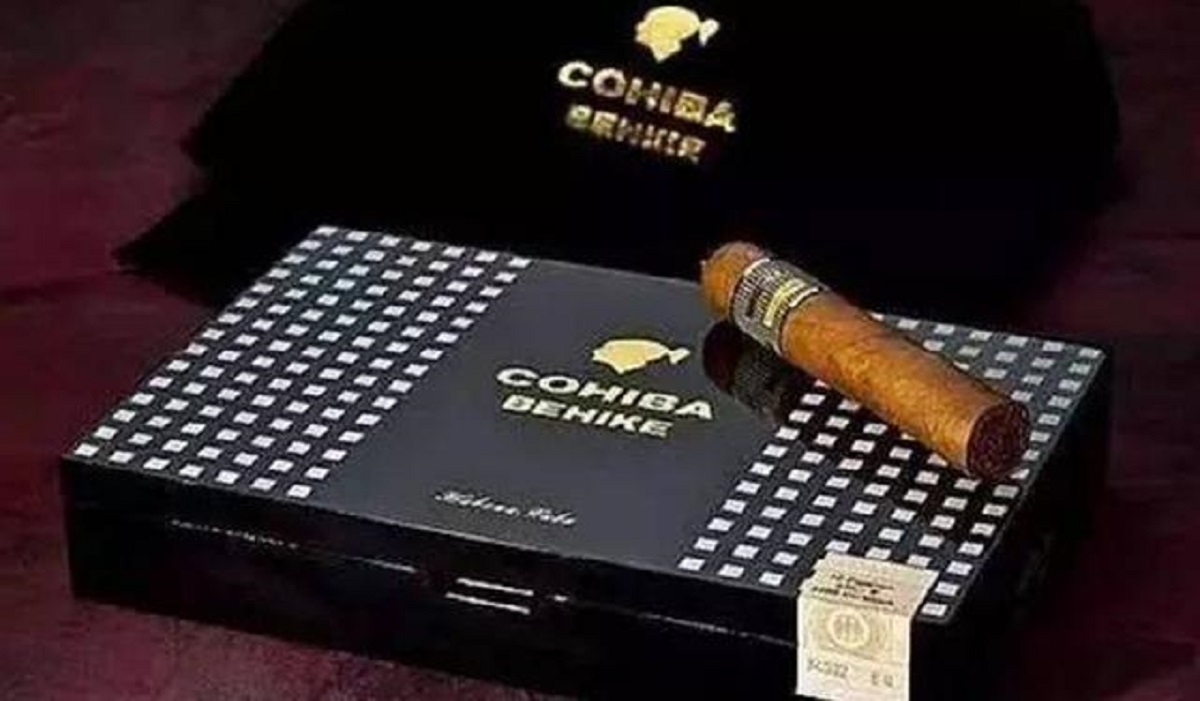 世界十大最贵香烟排行榜，镶钻镀金的烟66万一盒