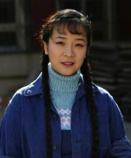 朴实的陈小艺:与江珊,徐帆是同学,夫妻分居多年,依旧幸福如初