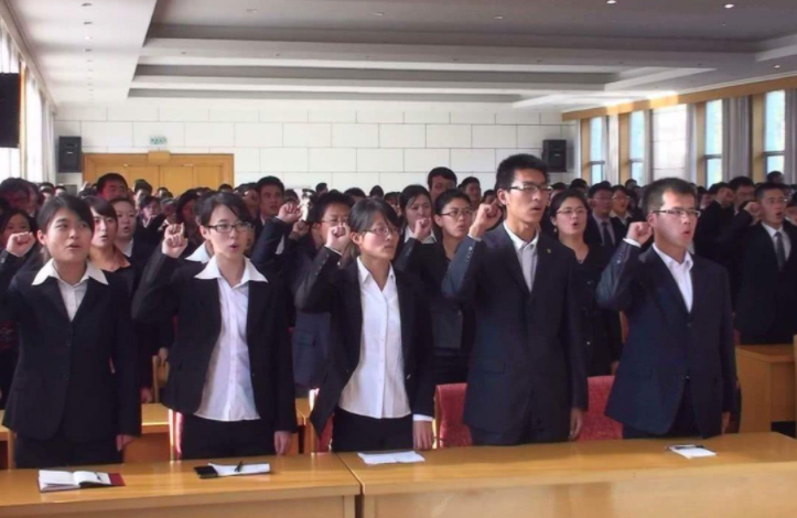 4所毕业生直接“躺赢”公务员的大学，专业也很吃香，就业不用愁