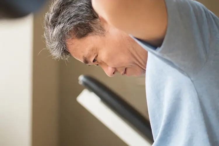 老人“日行万步”不可取，每天走多少步为佳？标准范围内更健康