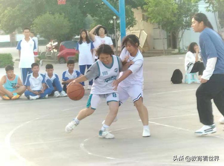 顽强拼搏，奋勇争先一一柳城县实验高级中学高一“新生杯”篮球赛