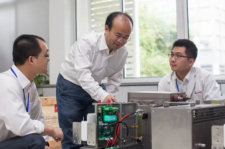 211名校硕士又如何，辛苦考上国家电网，最终还不是进退两难