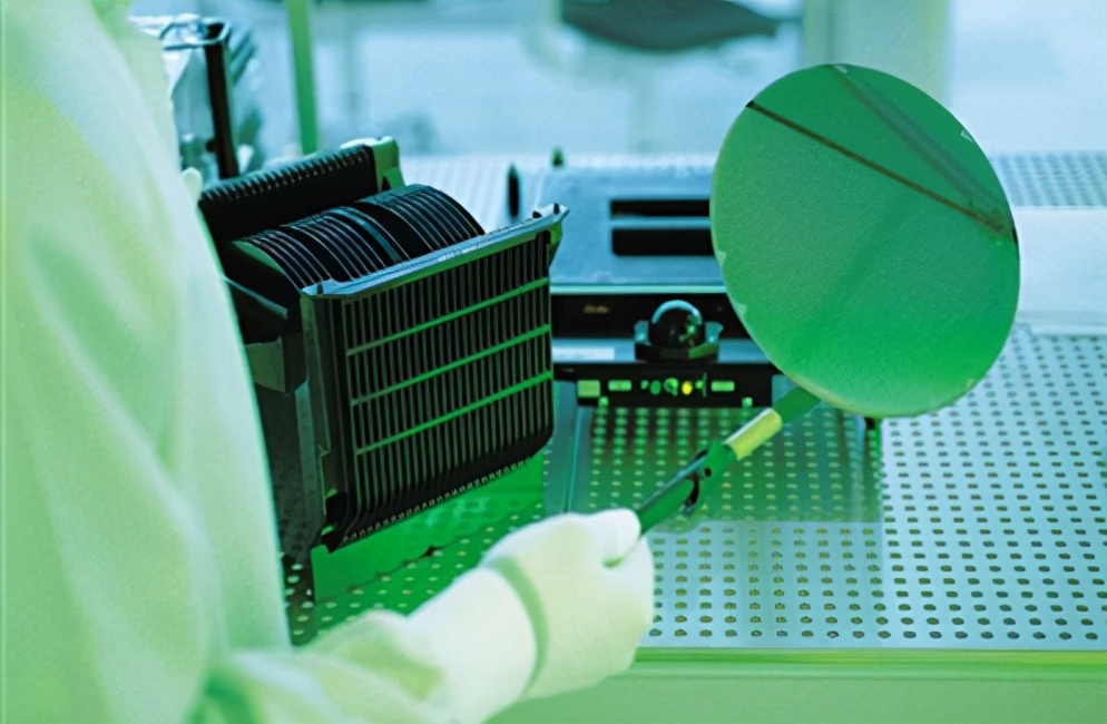 再增4.5 倍！清华大学教授指出国内集成电路现状，短期无解？