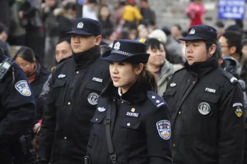 大学生想当警察，不是警校毕业没关系，还有这5种途径可以走