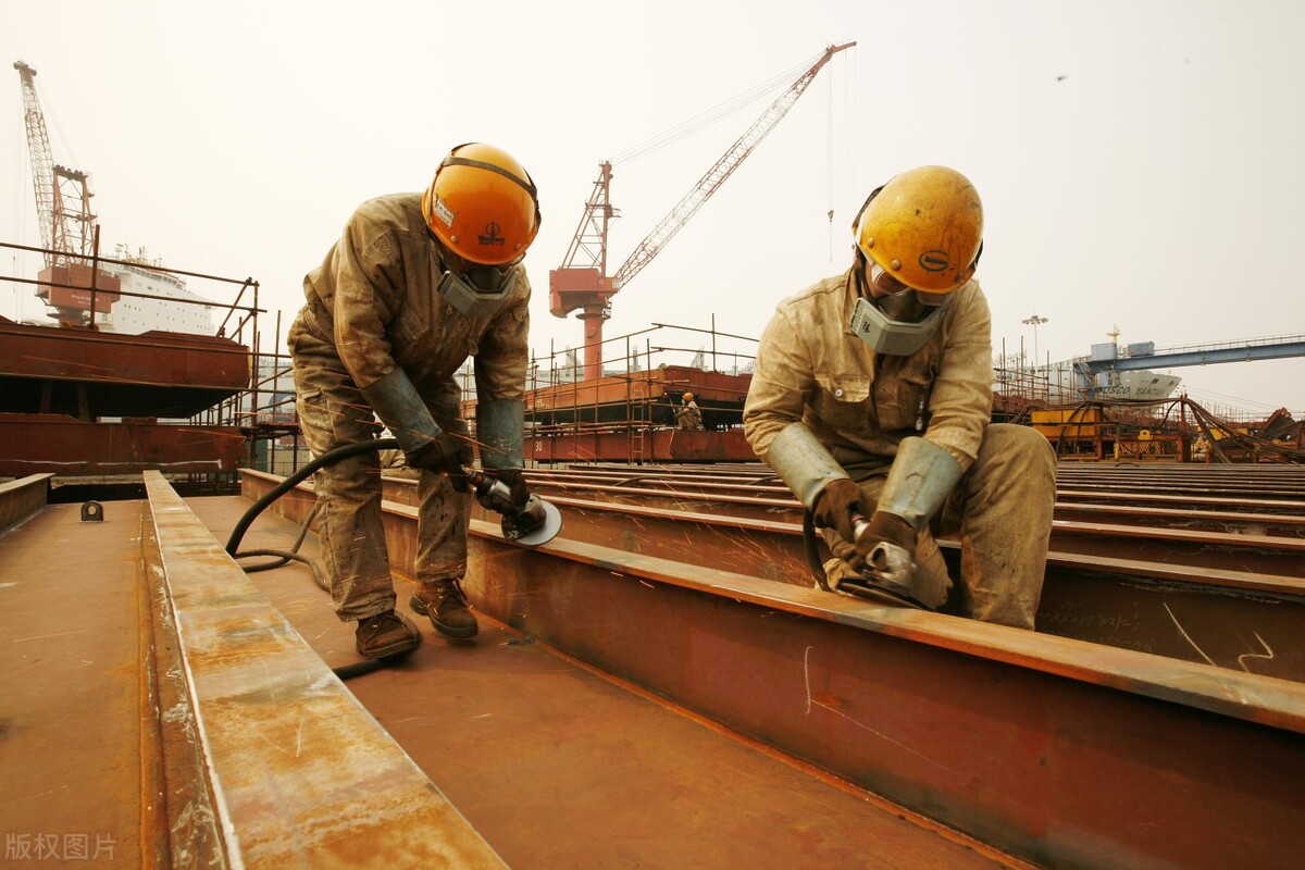 妻子出轨7年，45岁丈夫如此报复：装不知道不离婚，把她当工具人