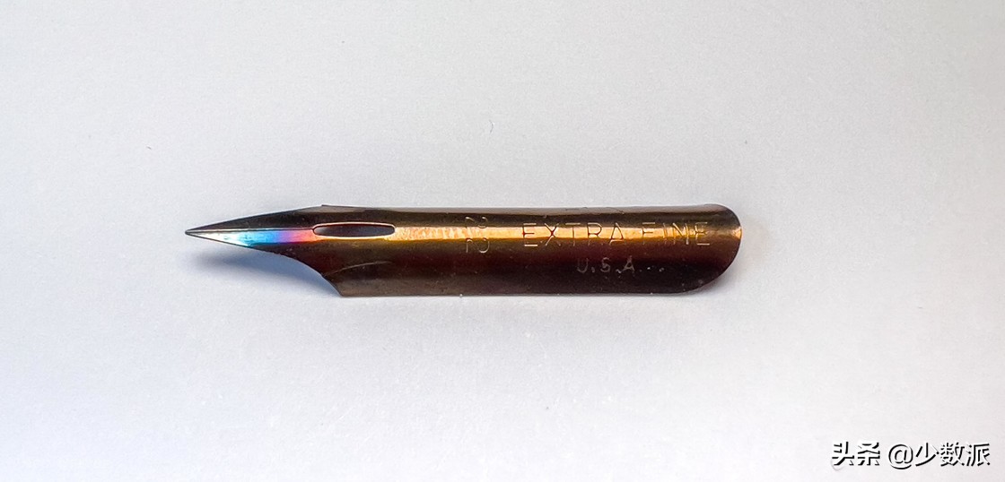 英语也能写「书法」，教你把 ABCD 写出花