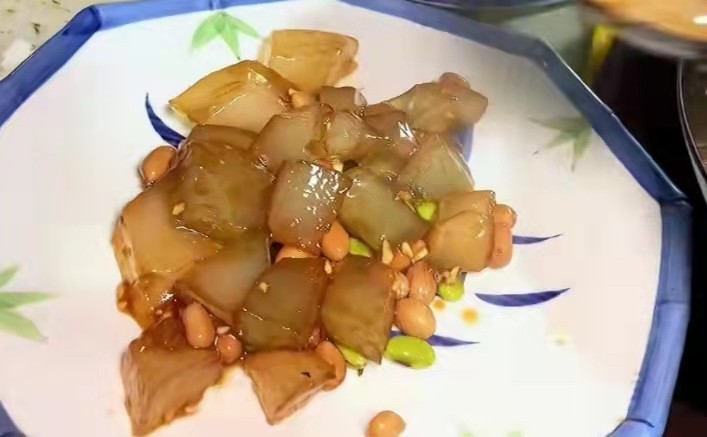 沧州70岁大爷开饭馆卖特色锅塌牛肉，48元一份，翻锅两米高，牛气