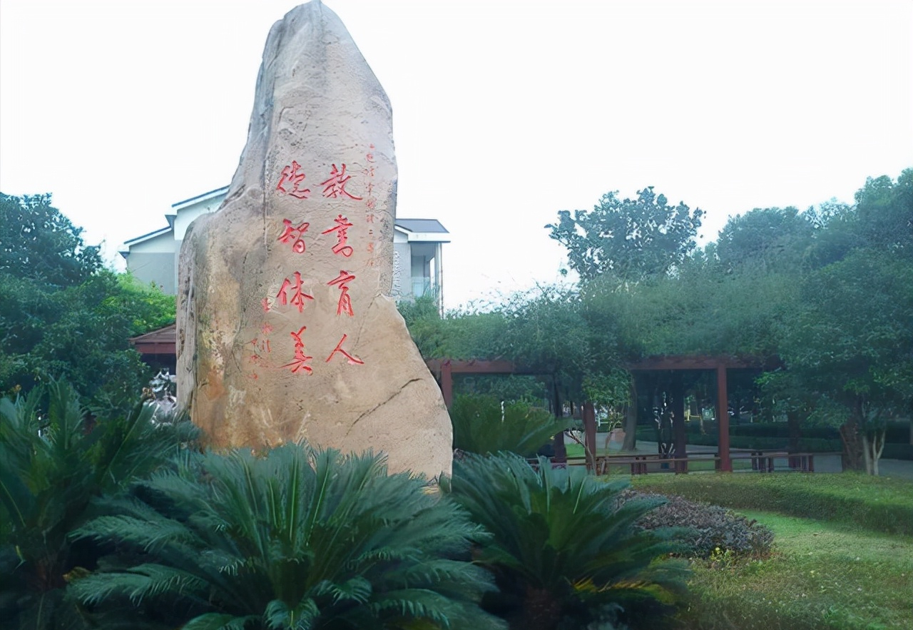 江苏有一所高校宣布“改名”，新名字“高大上”，在校生们有福了
