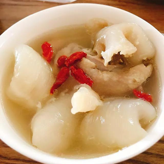 坐月子能喝羊肉汤吗，产后不宜大量喝汤