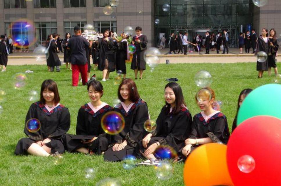 “大专生”到底算不算大学生？学位差距很明显，专科生不淡定了