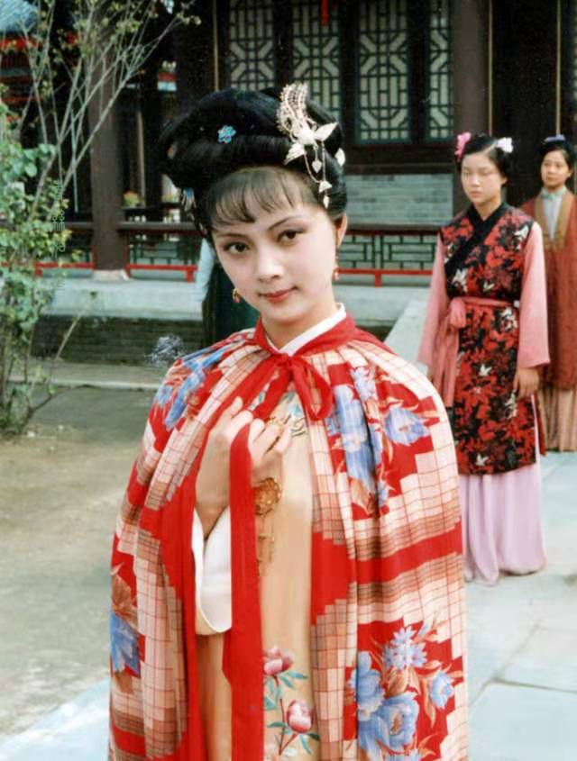 第34回宝玉挨打，为何宝钗探望他很高兴，黛玉前来宝玉却再三责备