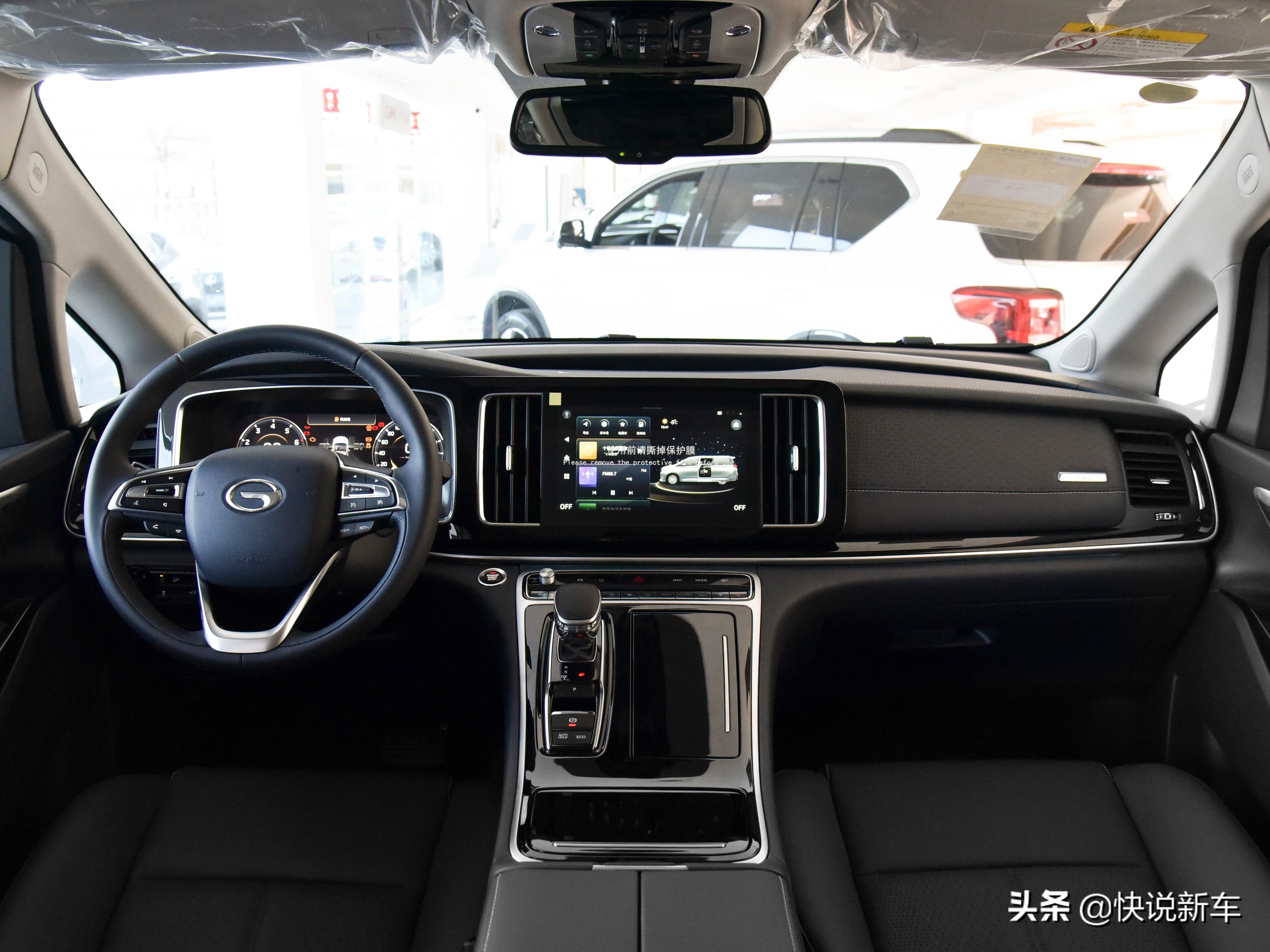 中高端MPV，7座小桌板电滑门都有，价格不错，带你看传祺M8