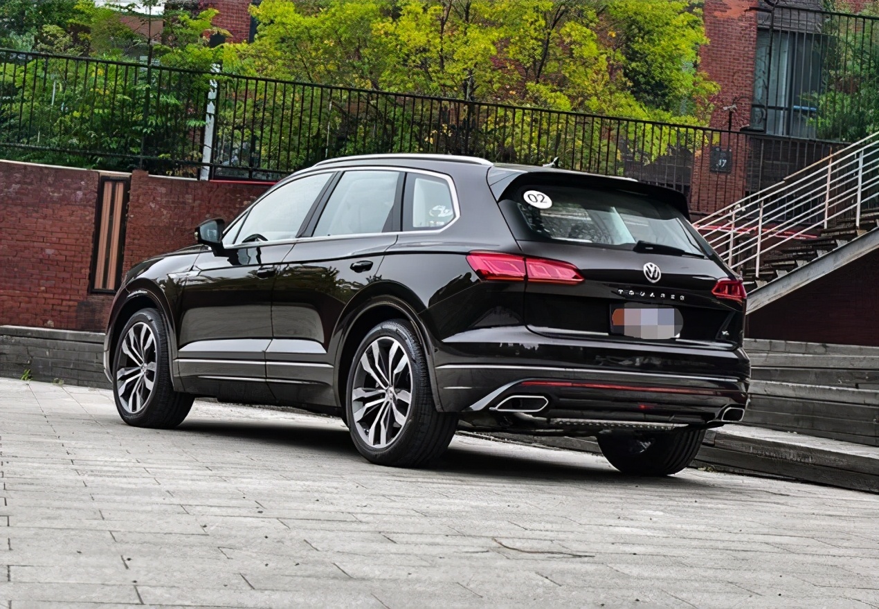 68.2万喜提沃尔沃XC90，2个月再开大众途锐，车主：对比差距明显