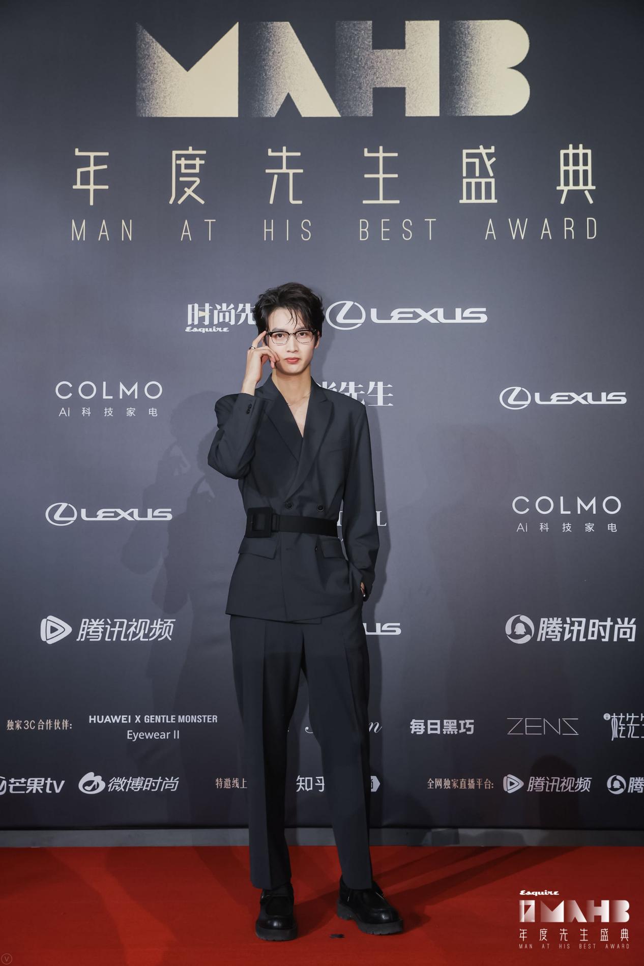 好的智能眼镜应该是什么样子？华为GM智能眼镜二代交出高分答案