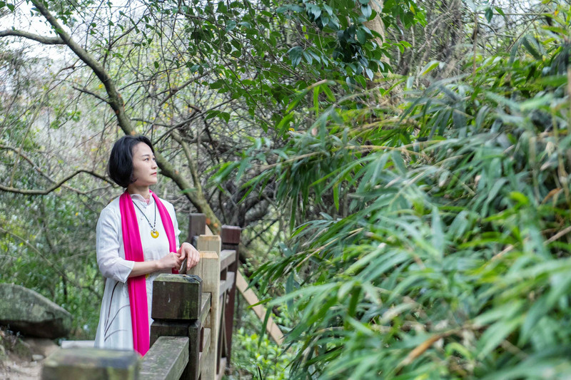 南昌哪里能晚上看足球比赛(烟雨三月湾里，尽享运动养生之旅)