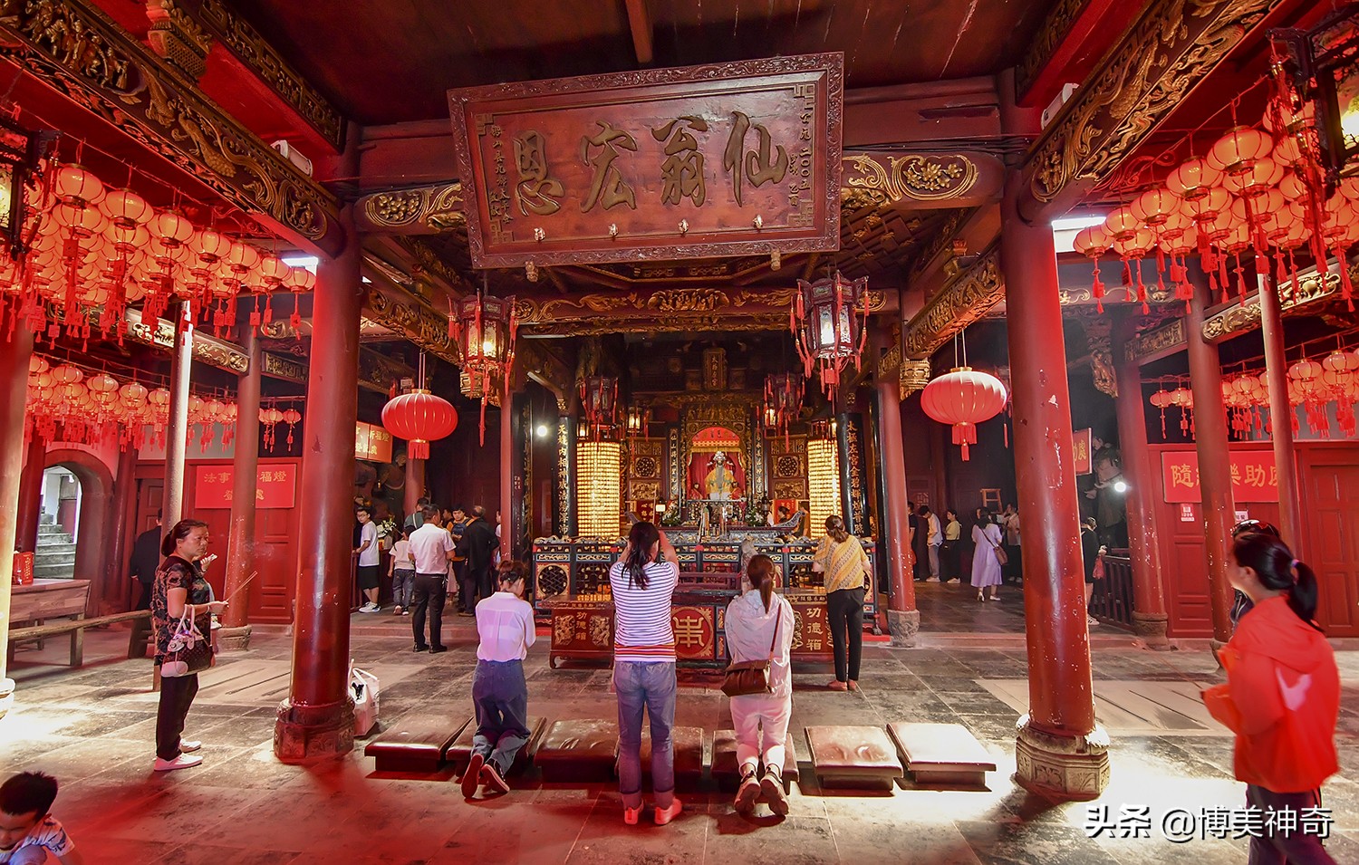 夜往葛仙村，瞧一瞧仙人的夜生活；晨登葛仙山，上一柱平安祝福香