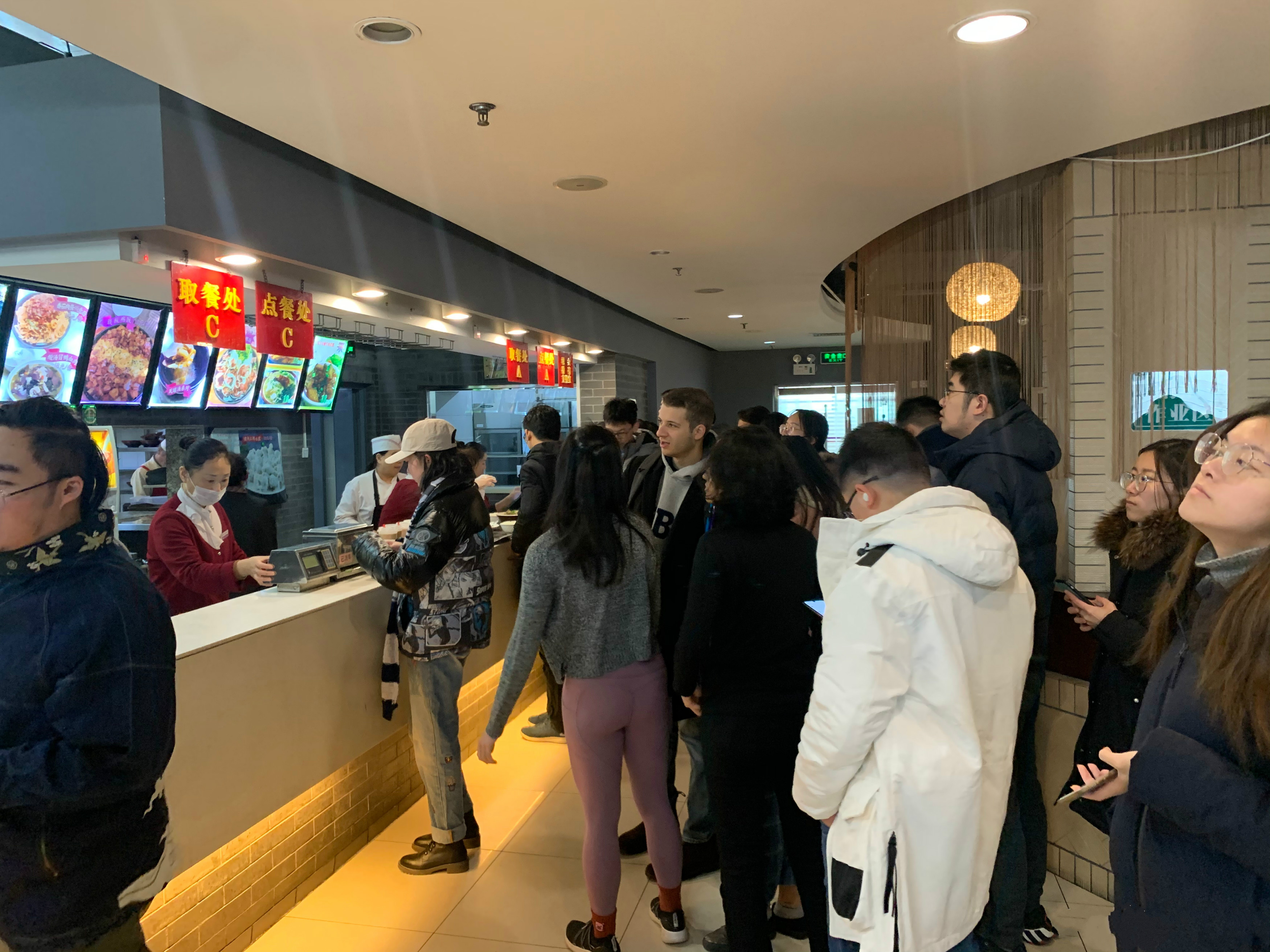 清华大学食堂有多好？看完饭菜质量和价格，网友：后悔没好好读书