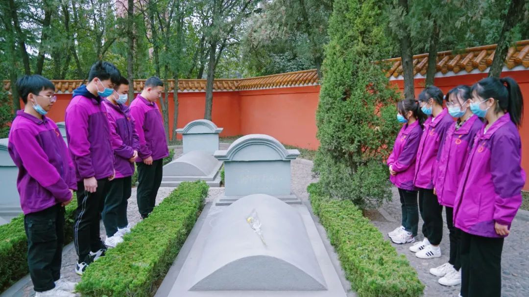 缅怀先烈 信念不朽—洛阳东外献礼中国共产党成立100周年活动
