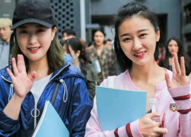 大一新生不当班干部也不参加社团，未来会受影响吗？导员说出答案