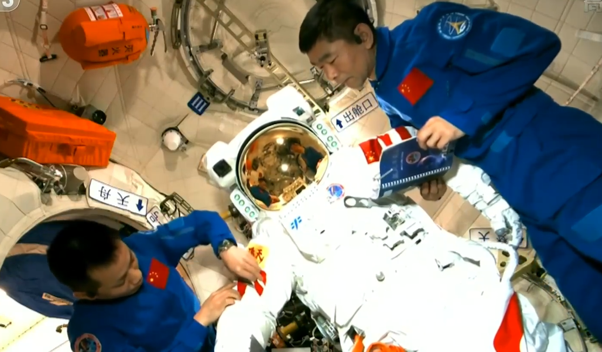 宇航员在太空怎么洗澡 -生活知识库-动动脑