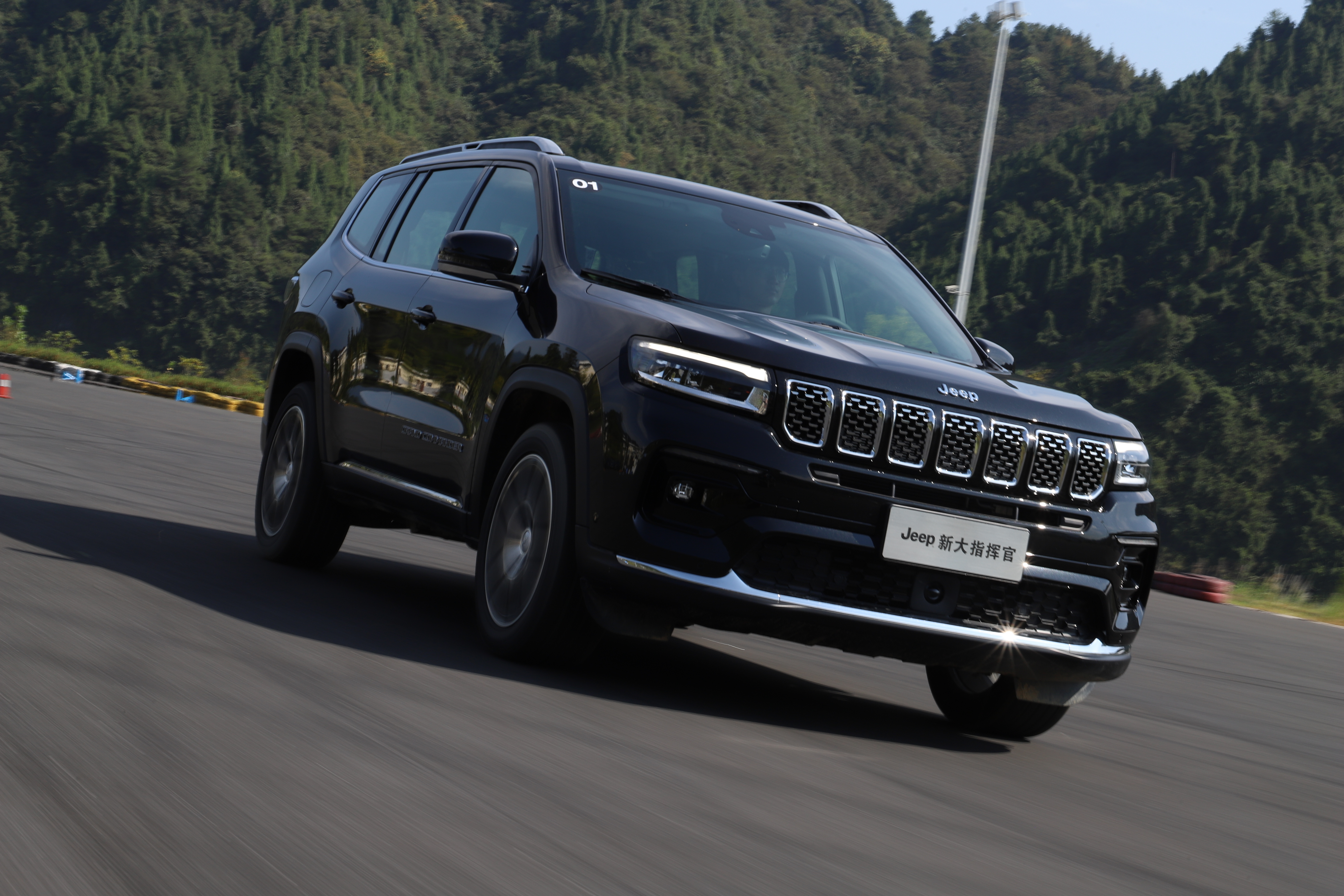 新车｜实力均衡，质感舒适！试驾新款Jeep大指挥官