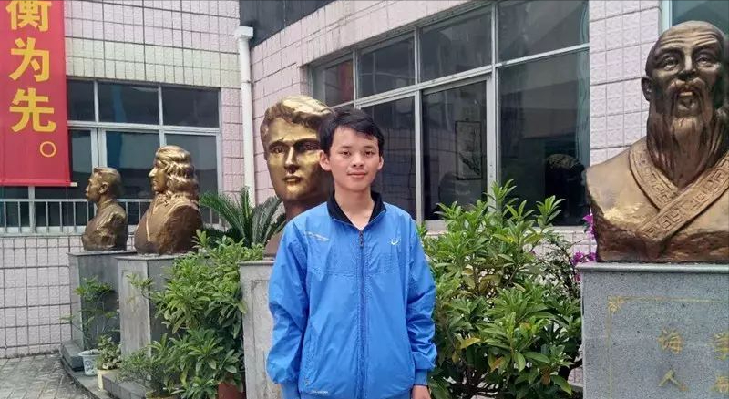 寒门状元苏济坤：靠低保维持生活，高考707分逆天改命，圆梦北大