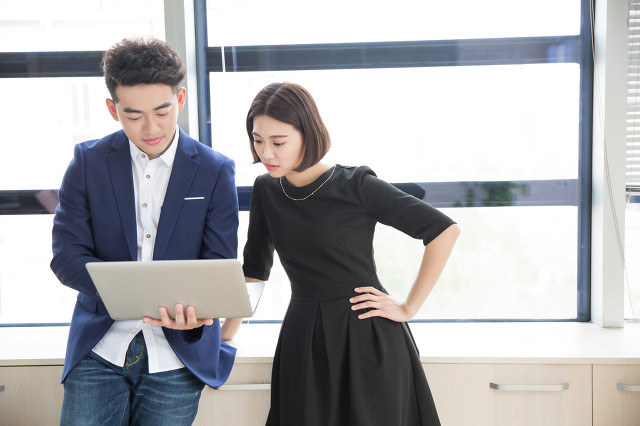 销售新人快速提升电话销售业绩的几个小技巧