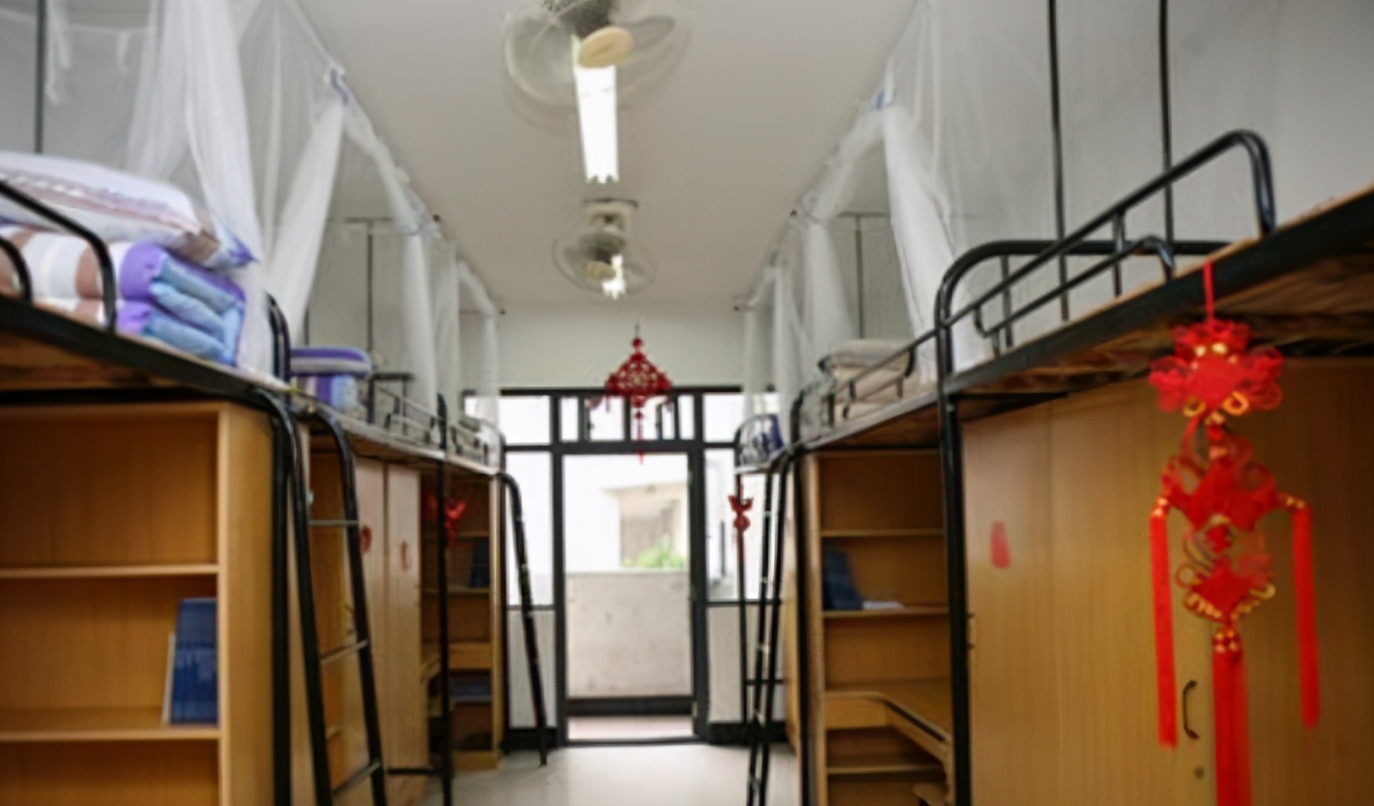 国内“豪华宿舍”大学排名，配套设施很齐全，上床下桌都是标配
