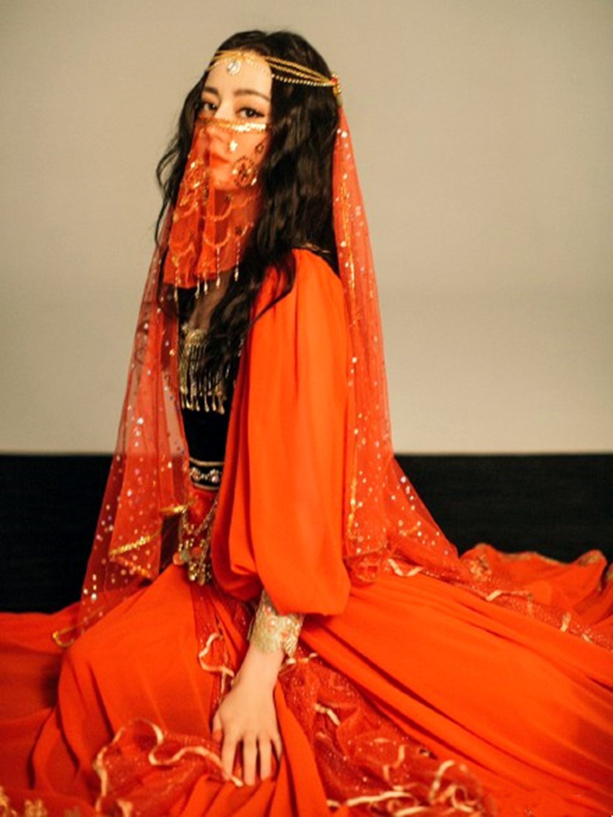 “7300万粉丝灰姑娘”迪丽热巴的“饭圈”专宠史