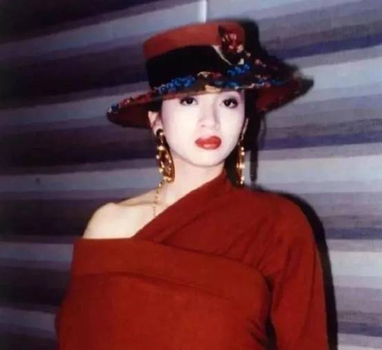 1992年5月4日午夜,黄朗维打梅艳芳一巴掌,第二天被砍成重伤遭灭口