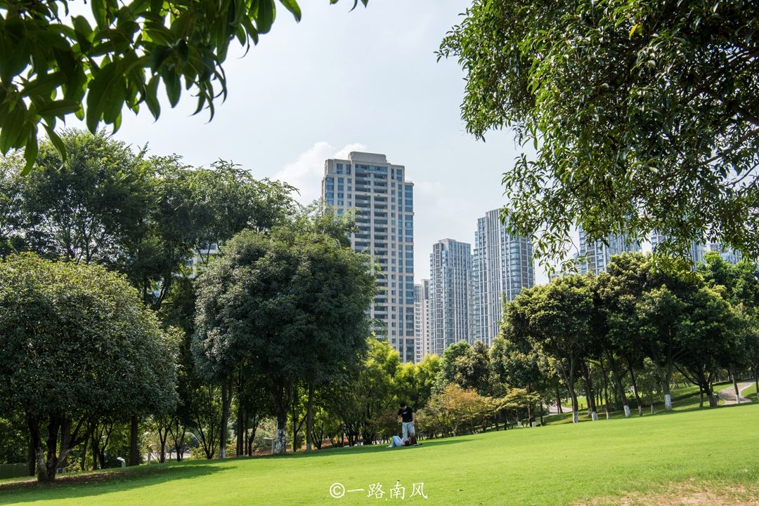亚洲最大的城市中央公园，位于重庆，现在免费开放
