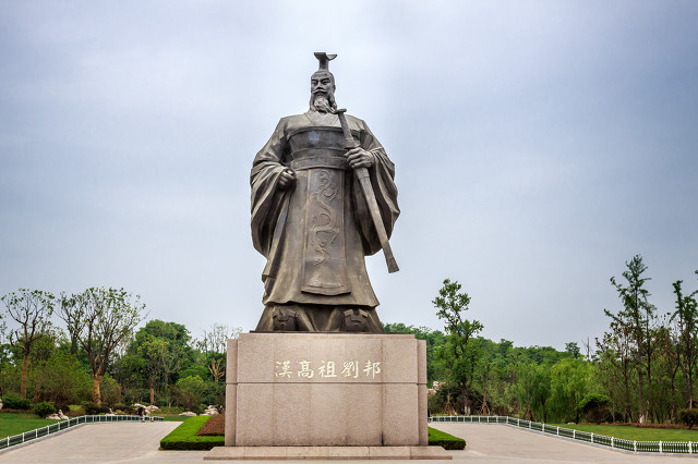 西汉历史：210年，十三帝生平功过一览表！秦皇汉武唐宗宋祖！