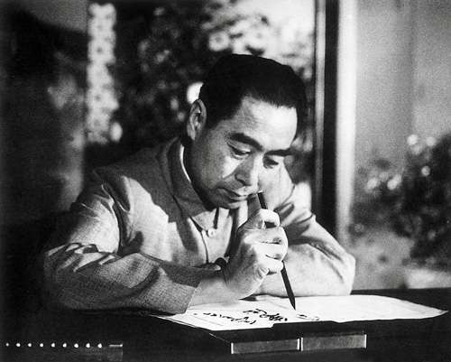 1964��10��13�գ��ҹ���һ��ԭ�ӵ���ըǰ���죬����г����˹���