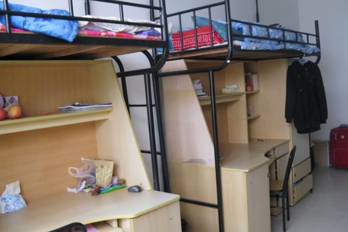 因寒碜出名的大学宿舍，部分图片引起不适，堪比招生“减”章