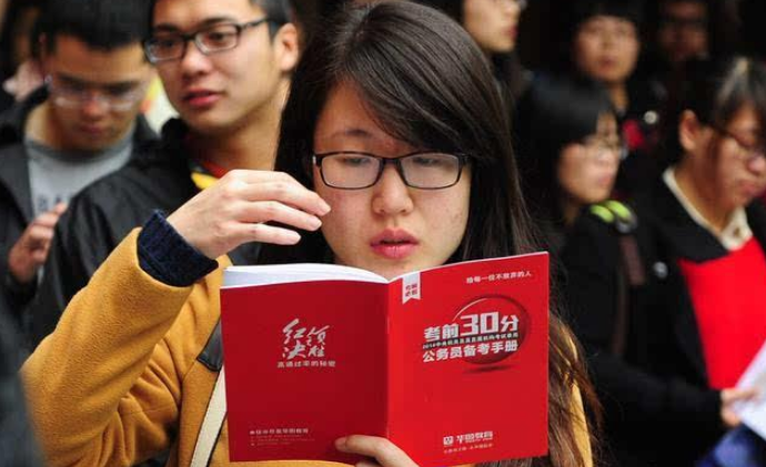 公务员考试中，难度大的不是面试而是政审，亲人犯错也会受到牵连