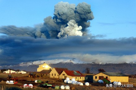 发生火山爆发的原因