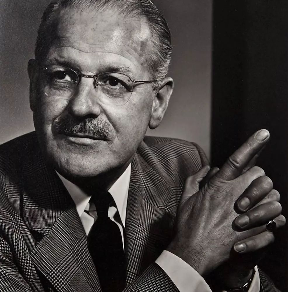 “摄影界伦勃朗”，拍下无数伟大的时代面孔，每一张都充满了故事