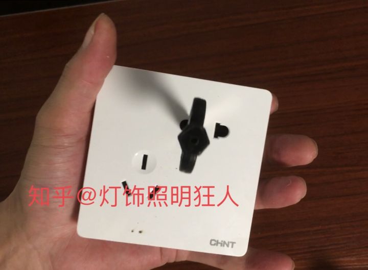 開關插座哪家強？14個品牌插座硬核測評