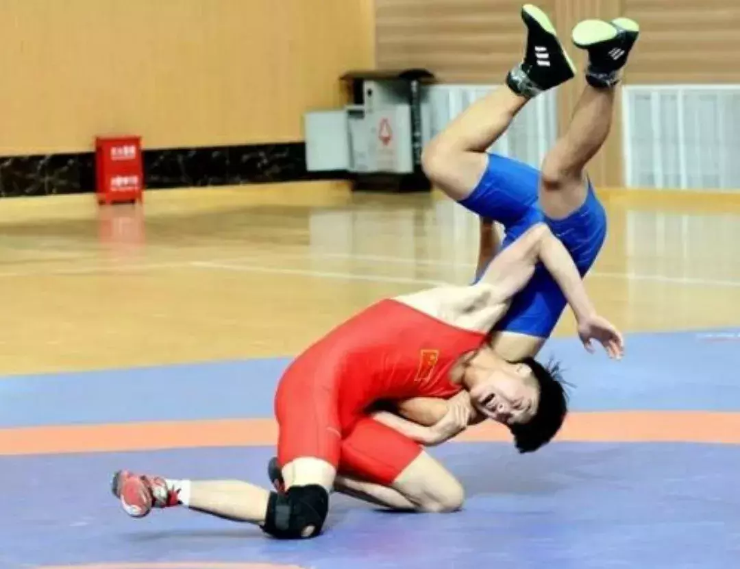 两次手术，不被家人看好，如今20岁的他成为高级私教，年薪三十万