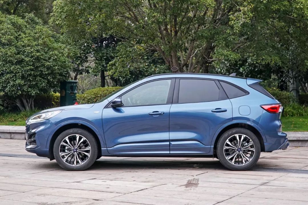 标配2.0T+8AT，福特发大招，全新SUV锐际上市，售价18.98万起