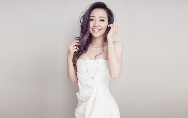 张靓颖从长发到短发：忽略失望的灰，拥抱遗憾的美，可以飞得更高
