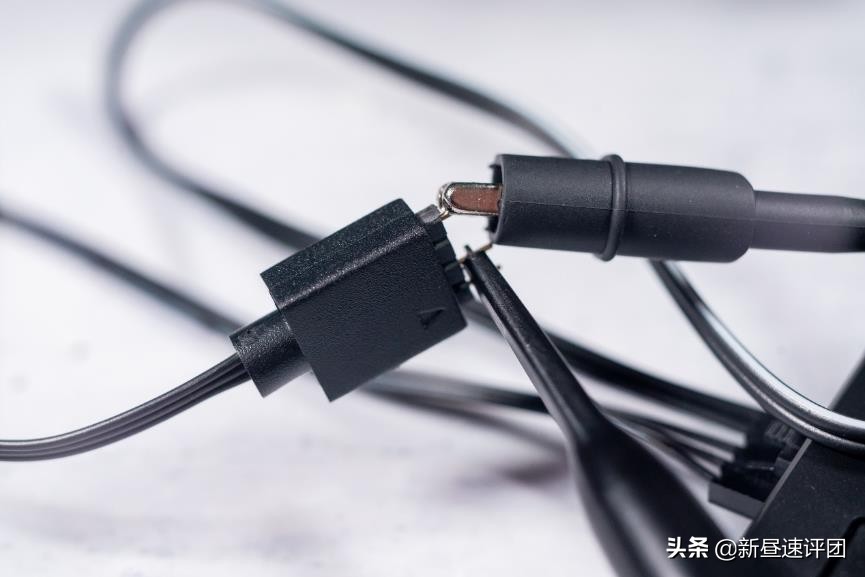 机箱内的RGB也有门道?一文解析让你看懂12V RGB和5V ARGB的机密