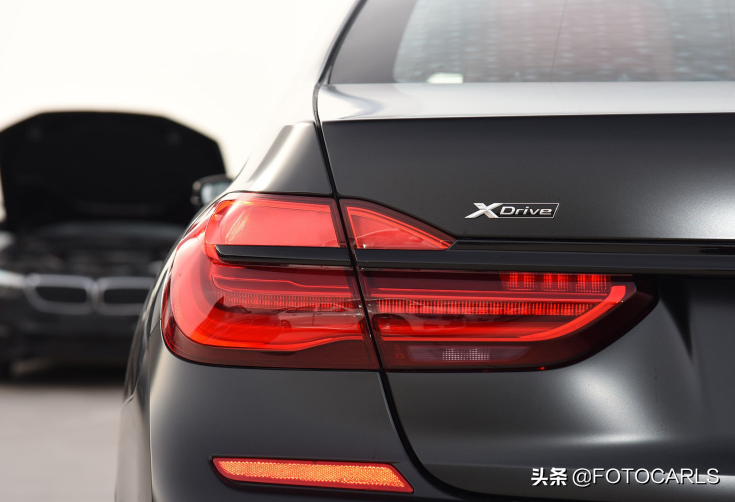 宝马7系最帅的版本，740Li xDrive黑焰版实拍，这霸气需要127.8万