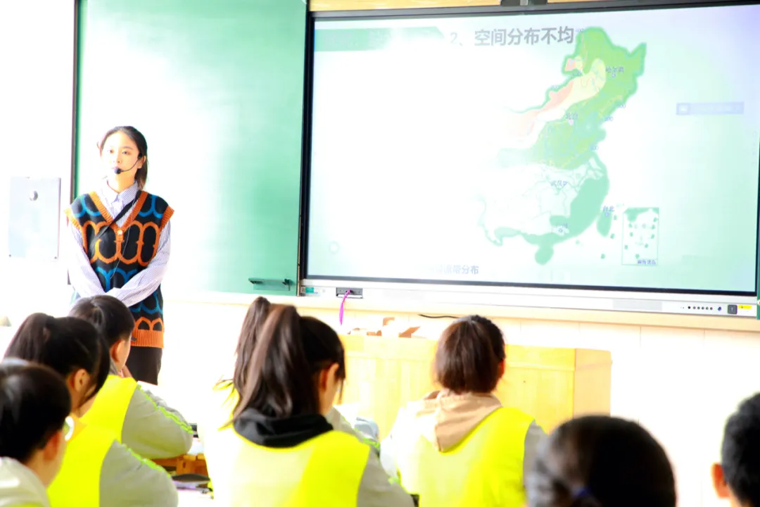 壽光圣城中學(xué)初中部:視導(dǎo)領(lǐng)航助成長(圖12) 壽光圣城中學(xué)初中部:視導(dǎo)領(lǐng)航助成長(圖12)