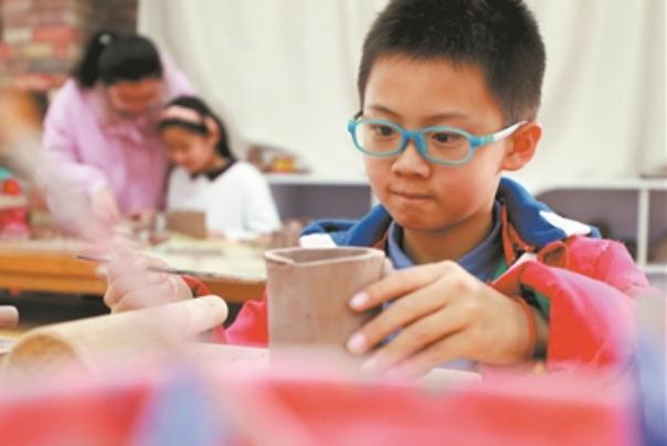 教育部传来喜讯，小学延时服务的时间再推迟，可老师该几点下班