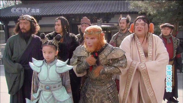 穿大红裤子配绿色拖鞋(穿大红裤子配绿色拖鞋图片)