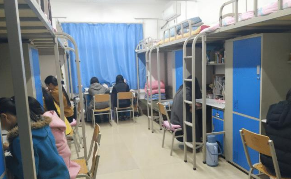 某大学推出“夫妻宿舍”，让学生夫妇同住，单身狗流下羡慕的泪水