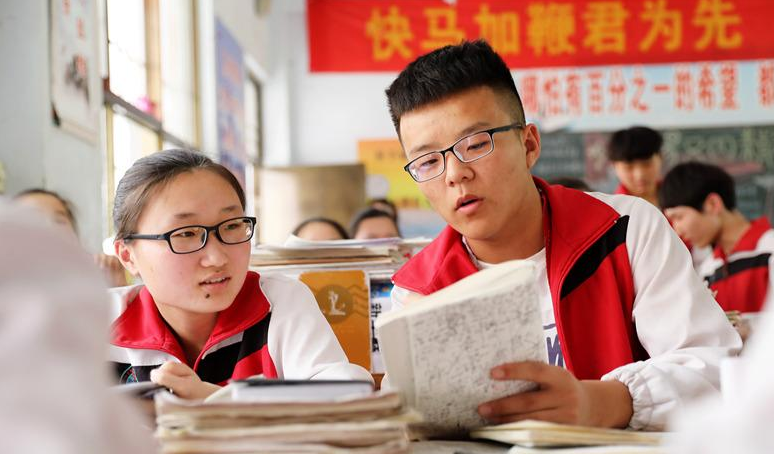 毕业于清华北大的明星，李健撒贝宁意料之中，马丽叫人惊喜